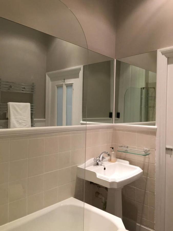 Апартаменты Guestready - Quaint English Flat Near Portobello Лондон Экстерьер фото