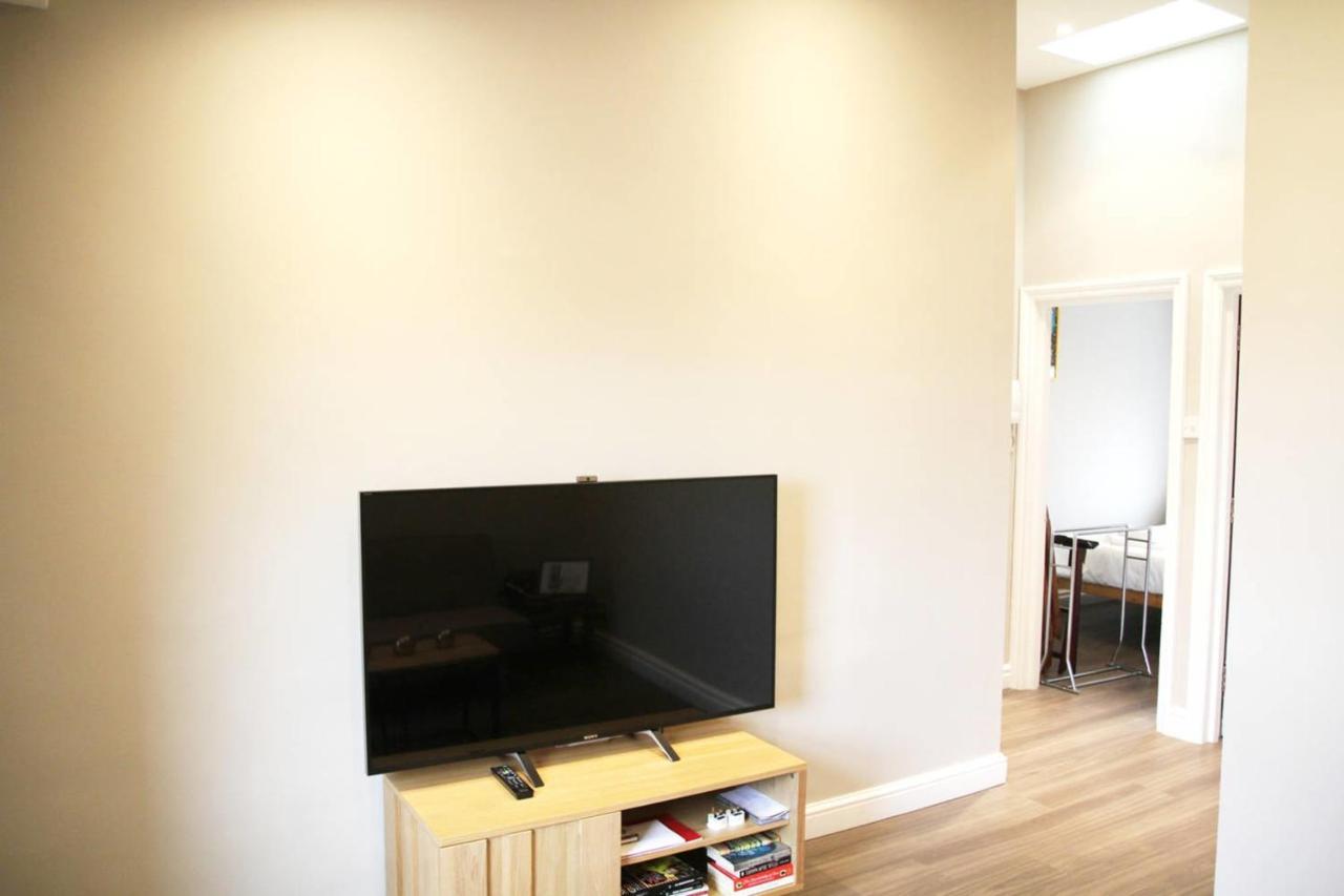 Апартаменты Guestready - Quaint English Flat Near Portobello Лондон Экстерьер фото